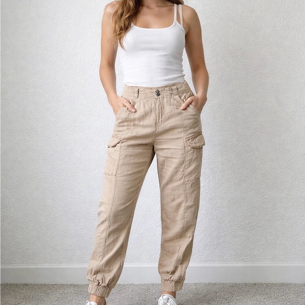 American Eagle Women’s Beige Cargo Pants Jogger Women’s Size Medium